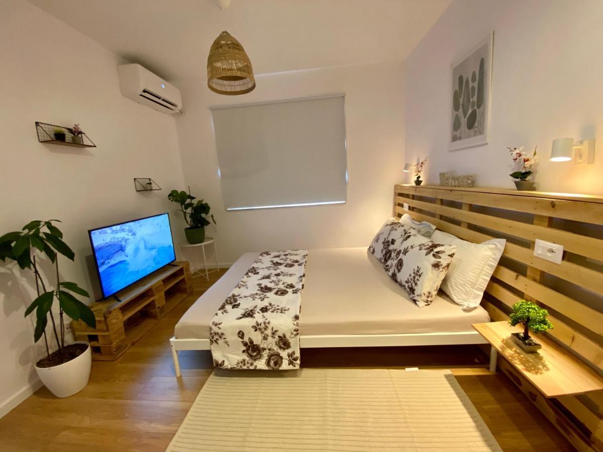 Lucas Central Oasis Studios Tirana Exterior photo